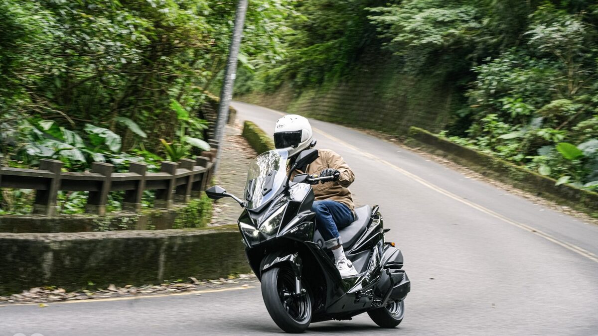 Kymco X-Town ST250 ra mắt với giá dưới 80 triệu đồng, maxi-scooter Đài Loan gây sức ép lên Honda ADV và Yamaha XMAX tại Việt Nam