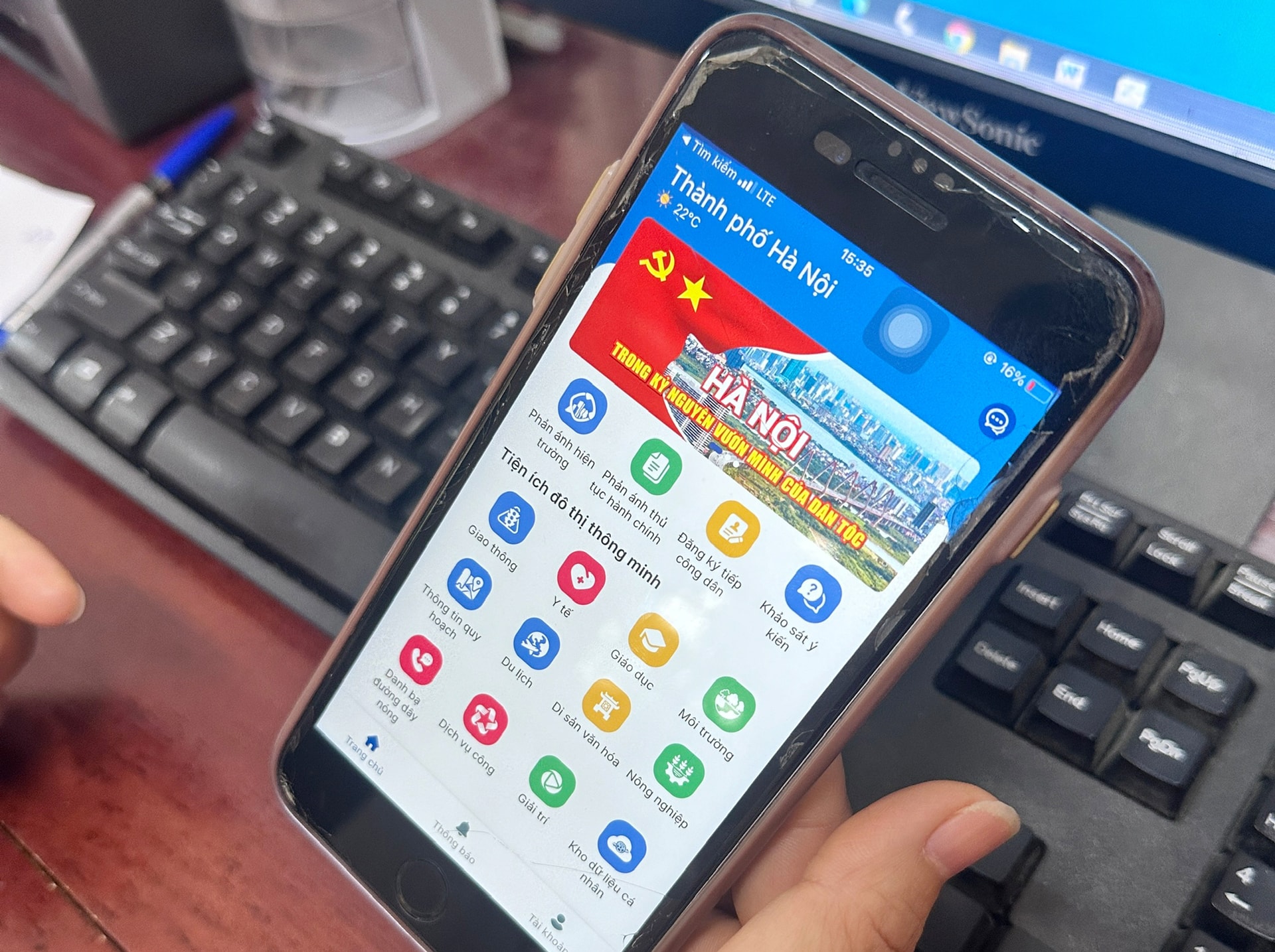 Một ứng dụng smartphone đang thay đổi cách người dân Hà Nội kết nối với chính quyền như thế nào? - Ảnh 2.