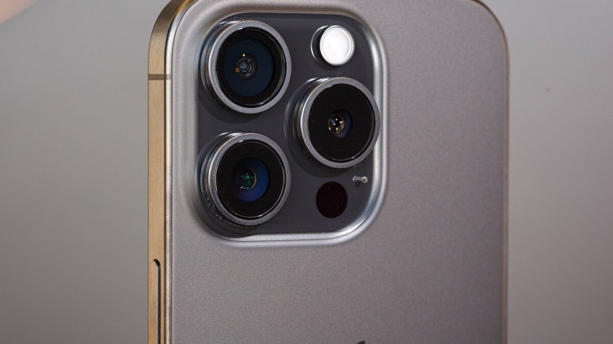 iPhone 15 Pro khung titan rẻ nhất Việt Nam, đe nẹt Galaxy S26 Ultra, hấp dẫn hơn iPhone 17e