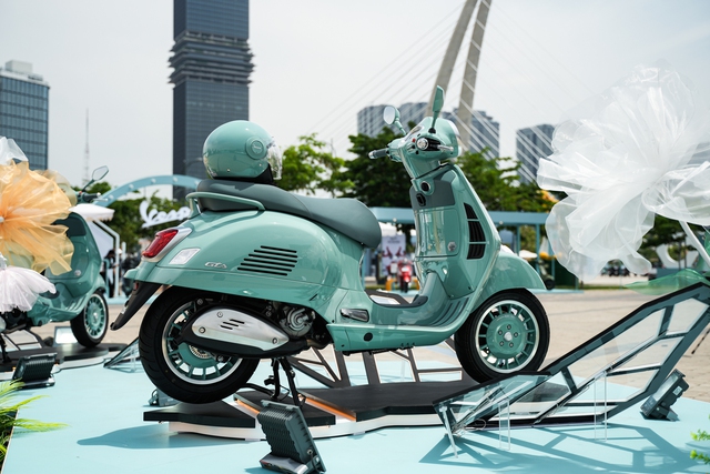 Đi Vespa không đơn giản là “chạy xe”, đó là một kiểu “trình diễn di sản”- Ảnh 5. Đi Vespa không đơn giản là “chạy xe”, đó là một kiểu “trình diễn di sản”- Ảnh 5.