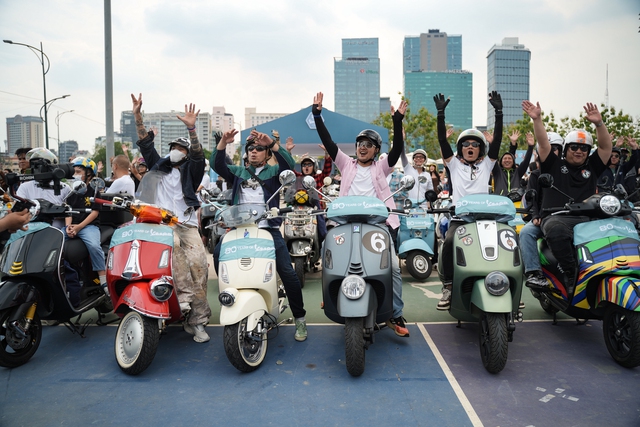 Đi Vespa không đơn giản là “chạy xe”, đó là một kiểu “trình diễn di sản”- Ảnh 11. Đi Vespa không đơn giản là “chạy xe”, đó là một kiểu “trình diễn di sản”- Ảnh 11.