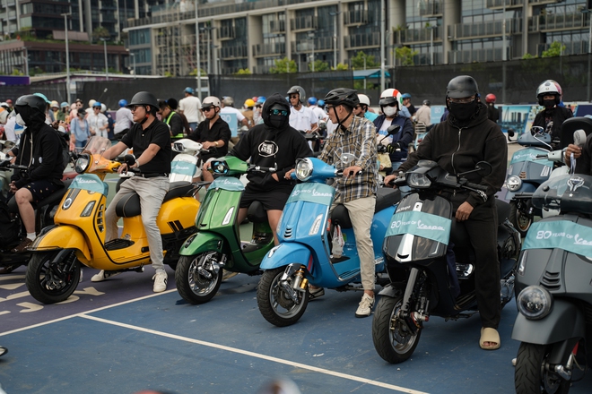 Đi Vespa không đơn giản là “chạy xe”, đó là một kiểu “trình diễn di sản”- Ảnh 13. Đi Vespa không đơn giản là “chạy xe”, đó là một kiểu “trình diễn di sản”- Ảnh 13.
