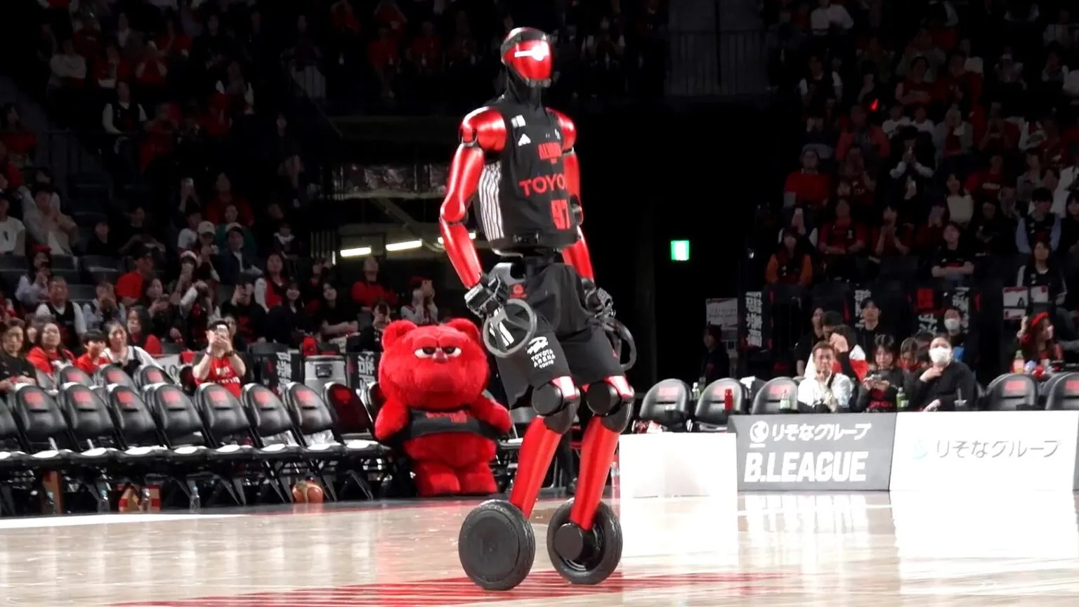 physical-ai-basketball-robot-cue-1778893946911-17788939471211970132666-1