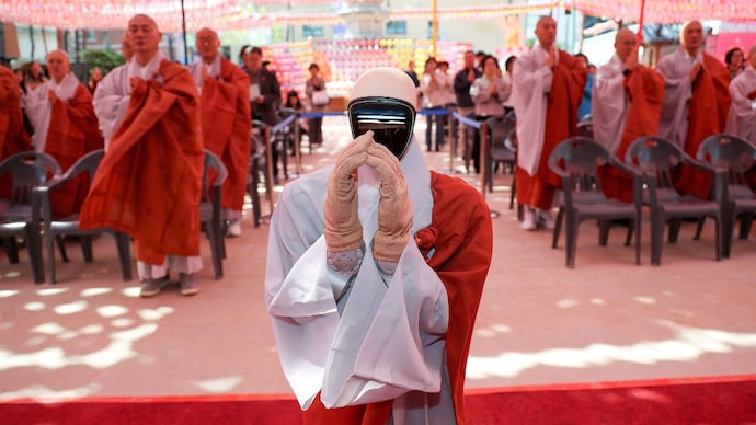 robot-monk-gabi-075912787-16x90-1778145529637-1778145529790784906094-1