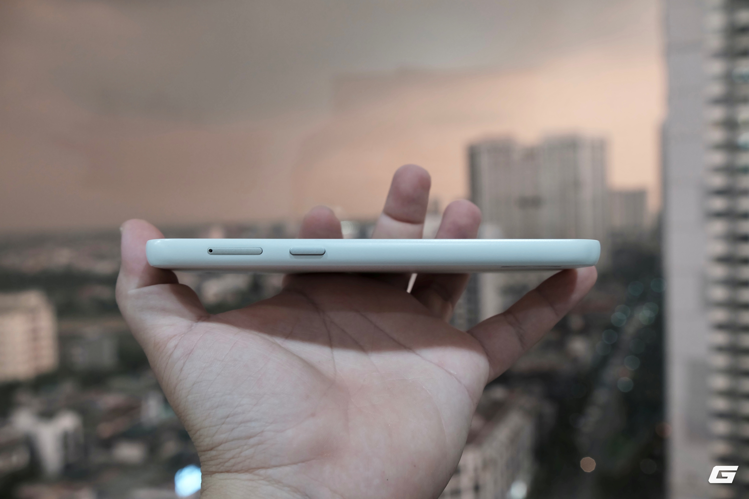 han-vuongdscf1318-17806368030111199825065 Hanvon Clear Mobile: Một chiếc máy đọc sách bỏ túi khá thú vị và điều gây chú ý không chỉ nằm ở màn hình E-Ink - Ảnh 4.