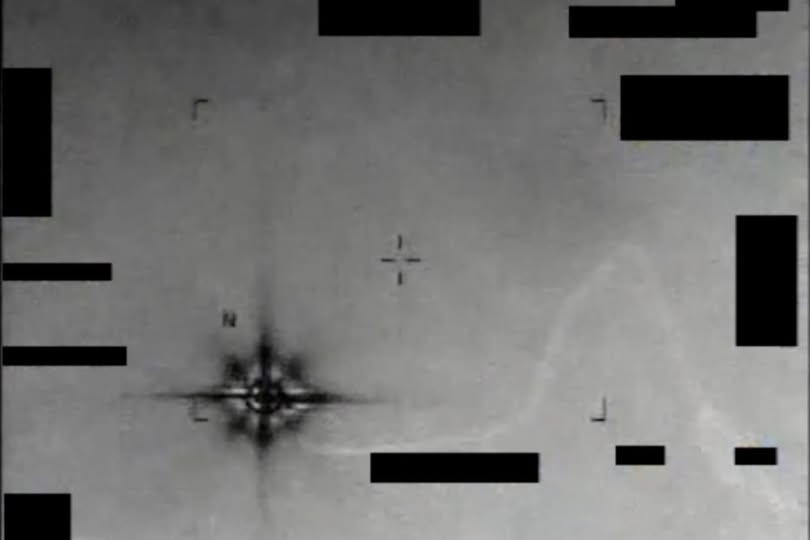 690403130141152795434239641224-1786500624720613116743-1786511492427-17865114928981474323540 Thực hư vật thể lạ hình sao tám cánh xuất hiện trên cao tốc Mỹ gây xôn xao dư luận - Ảnh 1.