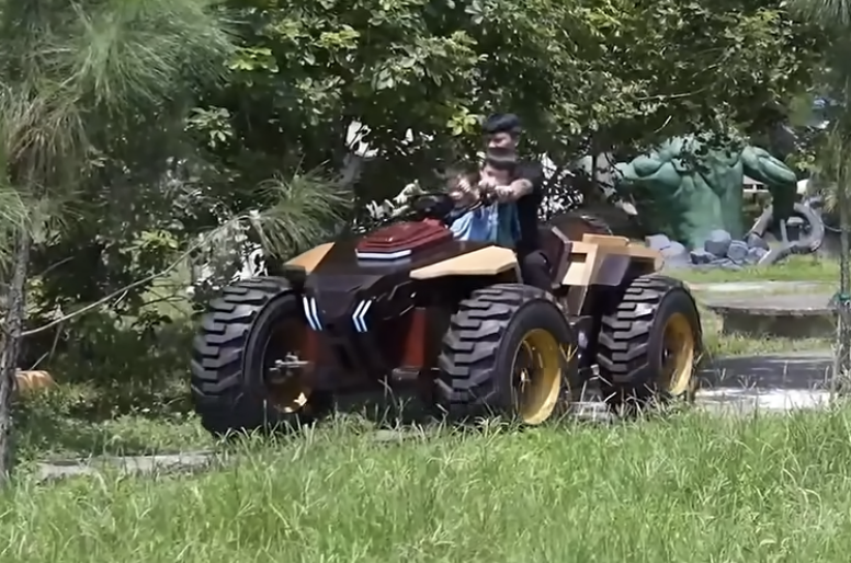 Thợ mộc Việt Nam trình làng 'quái thú' ATV bằng gỗ: To như ô tô, khung gầm thép, giảm xóc độc lập, chạy động cơ điện siêu êm- Ảnh 10. Thợ mộc Việt Nam trình làng 'quái thú' ATV bằng gỗ: To như ô tô, khung gầm thép, giảm xóc độc lập, chạy động cơ điện siêu êm- Ảnh 10.