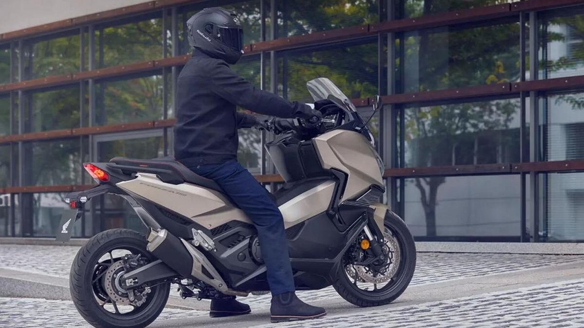 Honda ra mắt Forza 750 2027 với hàng loạt công nghệ khủng thách thức Yamaha TMAX