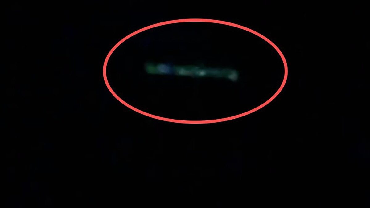 Dải ánh sáng xanh kỳ lạ xuất hiện trên bầu trời châu Âu và sự thật phía sau nghi vấn UFO