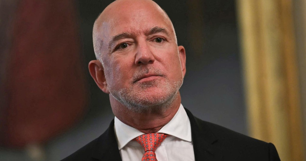 Tỷ phú Jeff Bezos gây chấn động với dự báo rằng AI sẽ đưa trở lại mô hình mỗi gia đình chỉ một người đi làm