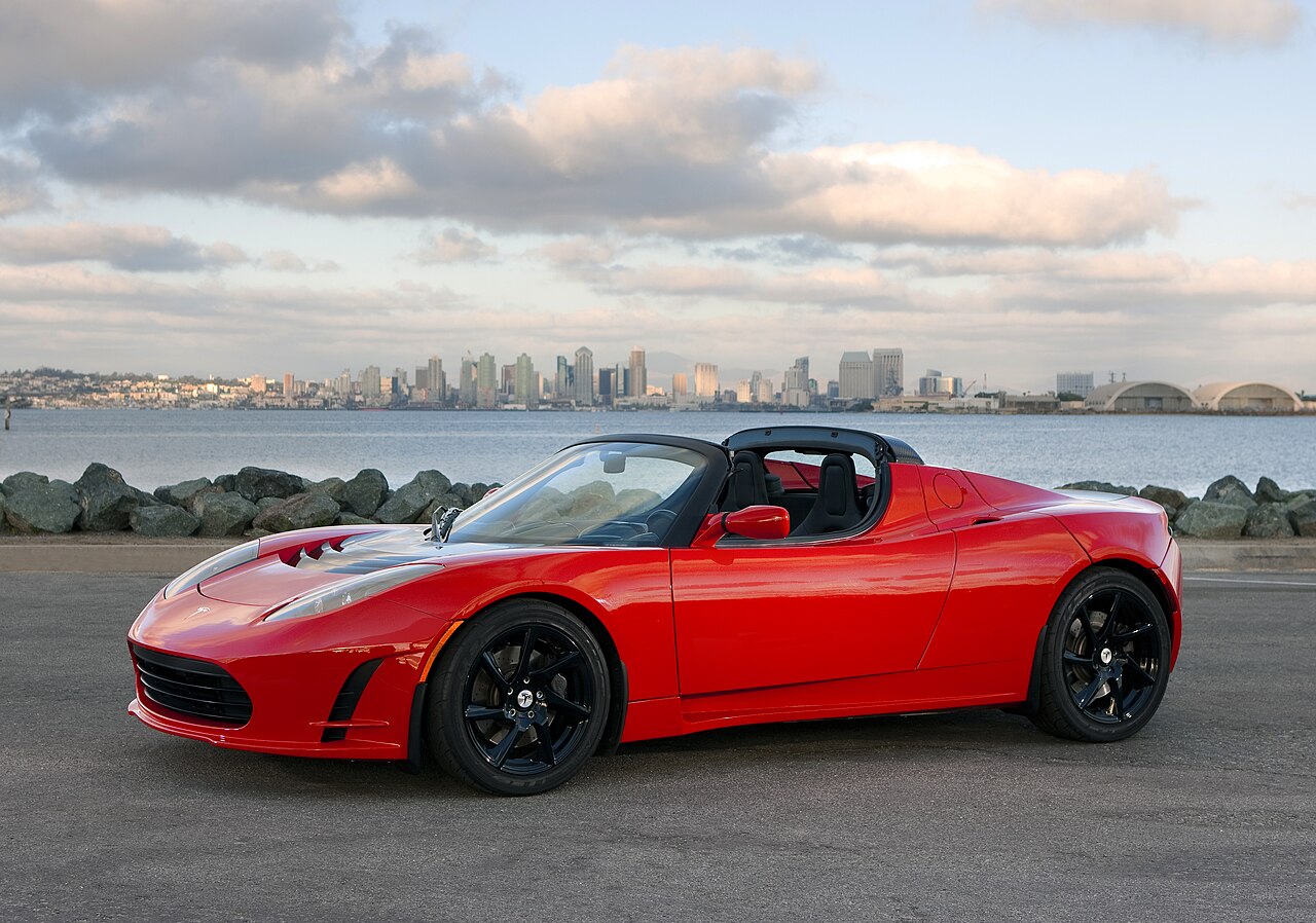 Sau 9 năm trễ hẹn, Tesla Roadster trở lại bằng một màn xiếc: Elon Musk cho xe nhào lộn trên không bằng động cơ tên lửa - Ảnh 1. Sau 9 năm trễ hẹn, Tesla Roadster trở lại bằng một màn xiếc: Elon Musk cho xe nhào lộn trên không bằng động cơ tên lửa - Ảnh 1.